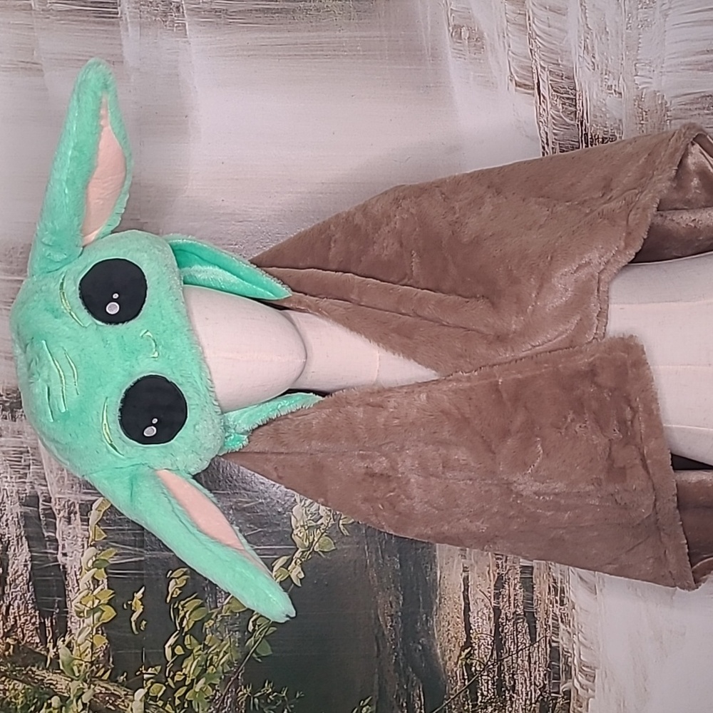 Disney Star Wars Mandalorian Baby Yoda soft warm plush hooded throw blanket